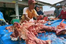 Budaya Makan Lontong Berlauk Rendang Saat Idul Fitri Dongkrak Harga Daging Sapi di Pekanbaru