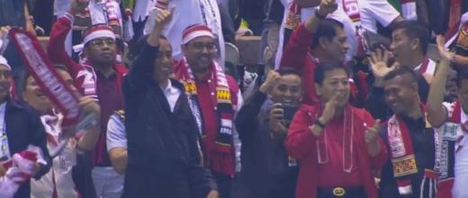 Jokowi Hadir di Stadion Saksikan Laga Indonesia vs Vietnam, Suporter Teriak: Tangkap Ahok..!