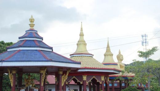 Kuil Budha Wat Hat Yai Nai yang terletak di Phetkasem Road.
