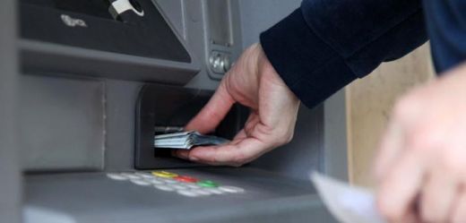 Astaga... Modus Baru Bobol Mesin ATM Ini Sangat Sederhana, Tapi Jumlah Uang yang Disikat Pelaku Mengejutkan