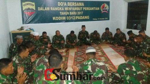 Pergantian Tahun, Prajurit TNI di Korem 032/ Wirabraja Ini Gelar Dzikir dan Muhasabah