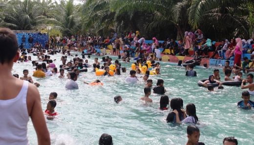 Libur Tahun Baru, Objek Wisata Kolam Renang dan Tempat Bermain Anak Dipadati Pengunjung