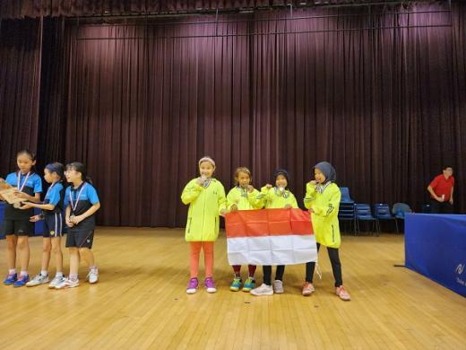 Tim Tenis Meja Beregu Putri U 9 Terry Palmer Indonesia Raih Perunggu di Singapura 
