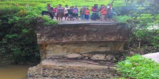 Jembatan Jebol di Lubuk Gadang, Transporasi ke Bukittinggi Putus Total