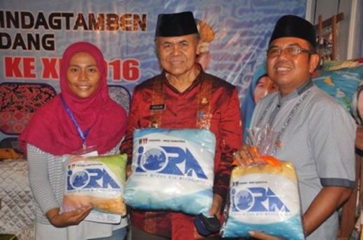 Tinjau Stand Padang Fair 2016, Wawako Ingin Souvenir Tentang Padang Diperbanyak