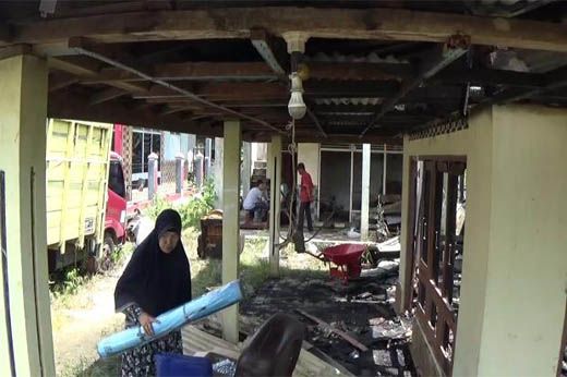 Kebakaran di Gadut, Rumah dan Mobil Guru SMAN 2 Tilatang Kamang Hangus