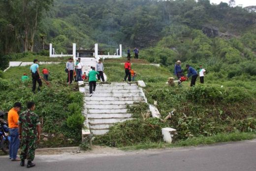 Aktifkan Kembali Taman Partisipasi, BPBD dan DAMKAR Kota Padang Panjang Goro di Tugu Peringatan Bukit Tui