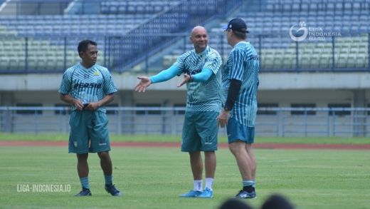 Pelatih Akan Pantau Latihan Mandiri Pemain Persib Bandung