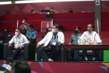 Menpora Amali Bersama Ketua Umum PB WI Dampingi Presiden Jokowi Saksikan Pertandingan Wushu