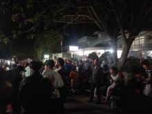 APK Dicopot, Ratusan Pendukung Cawako Erman Safar - Marfendi Datangi Bawaslu Bukittinggi