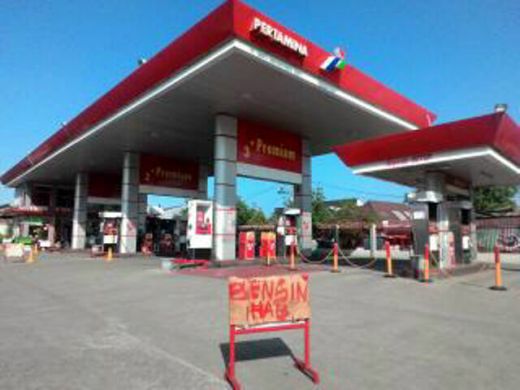Pasca Penurunan Harga, BBM di SPBU di Padang Banyak yang Kosong