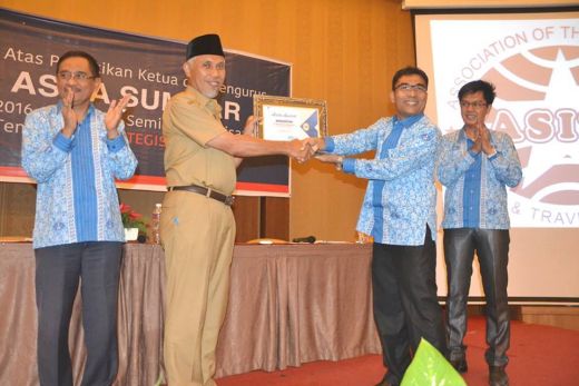 Pariwisata Padang Jauh Melangkah Cepat, Walikota Padang Terima ASITA Award