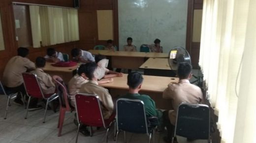 Main di Warnet Saat Jam Belajar, 15 Pelajar di Padang Diangkut Satpol PP
