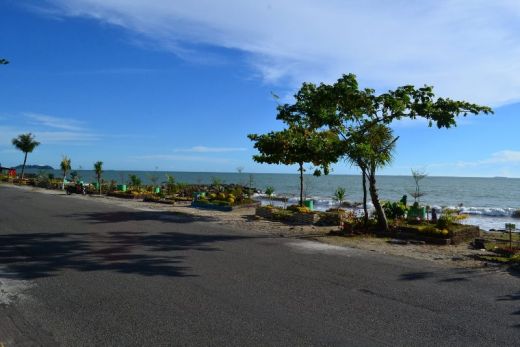 Percantik Pantai Padang, Batu Grip Segera Disterilkan dari Pedagang