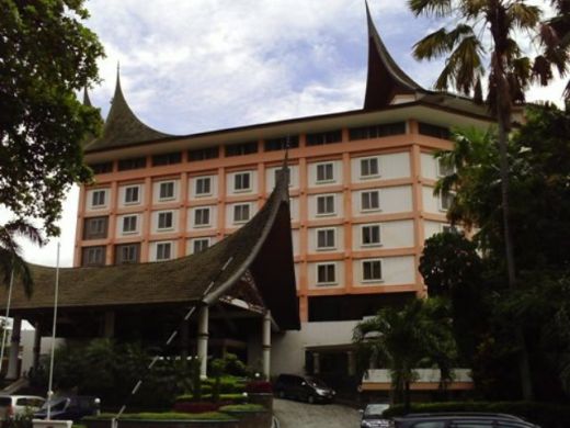 Hotel Bumi Minang Padang Terbakar, Dulu Hotel Ini Rusak Berat Karena Gempa 2009