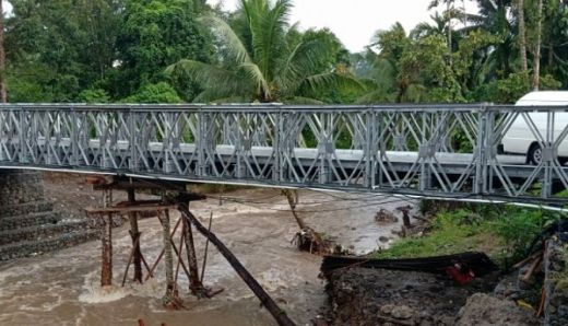 Meski Ada Kayu Penyangga yang Roboh, Jembatan Darurat Kayu Tanam Masih Bisa Dilewati