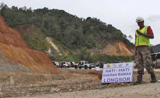 Antisipasi Longsor saat Mudik, Alat Berat Disiagakan di Jalan Lintas Riau - Sumbar