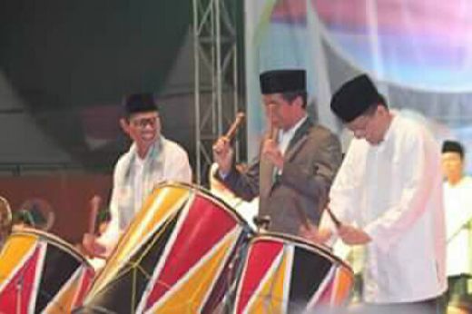 Presiden Jokowi Tabuh Gendang dan Takbir Lebaran dari Padang