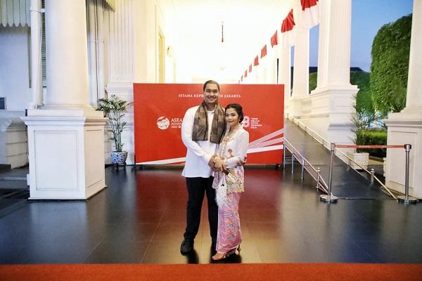 Menpora Dito Bersama Istri Hadiri Acara Istana Berkebaya