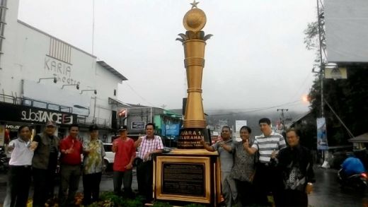 Hebat! Warga Kampung Pondok Dirikan Monumen Bukti Kelurahan Berprestasi