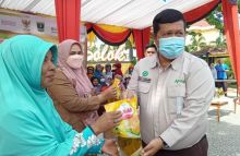 Warga Kota Solok Serbu Operasi Pasar Minyak Goreng Murah