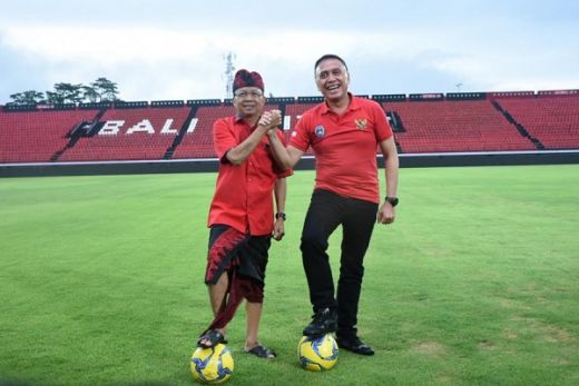 Kunjungi Stadion Kapten I Wayan Dipta, Iwan Bule Disambut I Wayan Koster