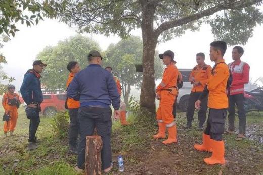 Dalam Kondisi Lemas, Penerbang Paralayang Riau Ditemukan di Hutan Green Lawang Agam