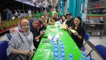 Menpora Dito Bicara Kerja Sama dengan Menteri Sukan Malaysia Sembari Nikmati Durian