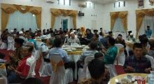 Jelang Berbuka, Para Wartawan, Camat, Wali Nagari dan Bamus Berdoa untuk Istri Bupati Pasaman