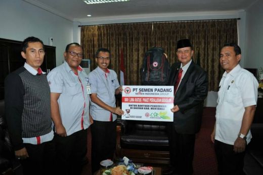 500 Paket Peralatan Sekolah dari PT Semen Padang, Bantu Fasilitas Pendidikan di Mentawai