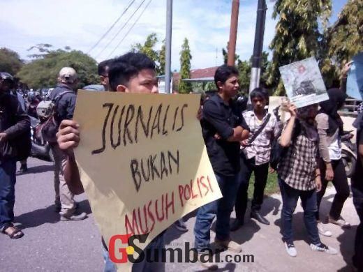 Wartawan Tuntut Polisi Penganiaya Wartawan di Riau Diproses di Peradilan Umum