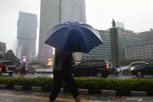 BMKG Prakirakan Hujan dan Petir akan Terjadi di Sebagian Besar Provinsi di Indonesia