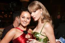 Taylor Swift dan Selena Gomez Berpelukan Hangat di Golden Globes 2024