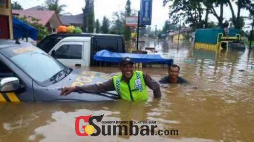 Banjir Nyaris Tenggelamkan Kantor Mapolsek Pangkalan Limapuluh Kota, Jalur Sumbar-Riau Masih Putus