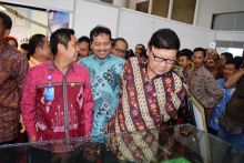 Irfendi Dampingi Mendagri Kunjungi Stand Kabupaten Limapuluh Kota