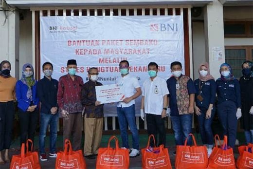BNI Wilayah Padang Serahkan 1.000 Paket Sembako Melalui STIKES Hangtuah Pekanbaru