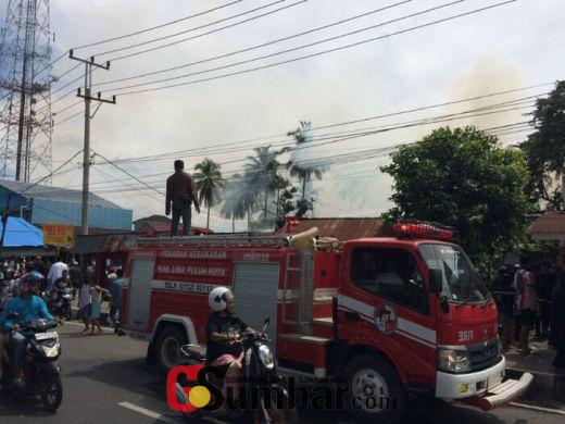 Satu Unit Rumah Terbakar di Pemukiman Padat Penduduk di Kota Payakumbuh
