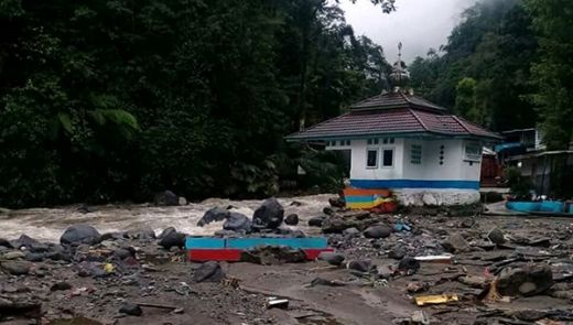 Lembah Anai Diterjang Banjir Bandang, 8 Bangunan Hancur