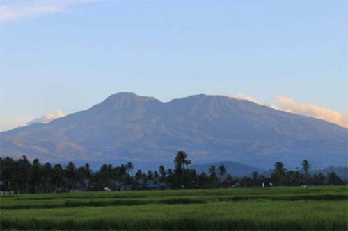 2.000 Pecinta Alam Daki Gunung Talang Solok di HUT ke-70 RI
