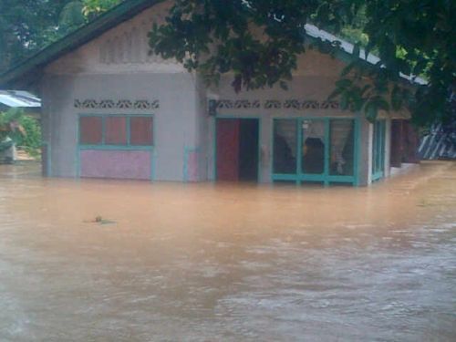 Sungai Manggilang Meluap, 75 Unit Rumah di Sopang Pangkalan Terendam Air