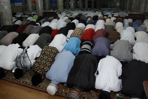 Laksanakan Shalat Gerhana, Masjid Raya Jihad Padang Panjang Penuh Sesak