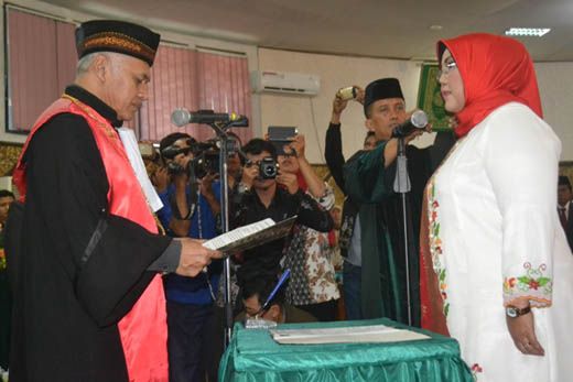 Dilantik Jadi Ketua DPRD Padang, Elly Ingin Lahirkan Perda Pro Rakyat