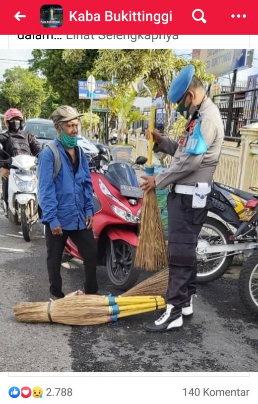Viral, Cerita Tukang Sapu Lidi dan Anggota Polisi dari Polres Bukittinggi
