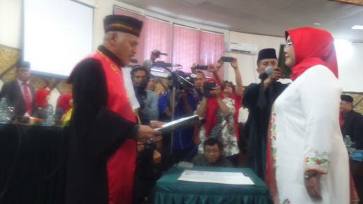 2,5 Tahun Menggoyang Erisman, Hari Ini Elly Thrisyanti Dilantik Sebagai Ketua DPRD Padang
