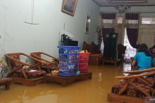 Hujan Lebat di Padang Sebabkan Banjir dan Longsor di Sejumlah Titik