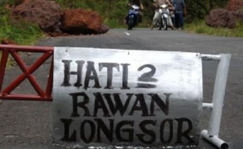 Waspada! Jalan Sumbar-Riau Terban 5 Meter di Tanjung Balik