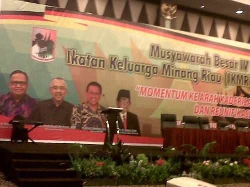 Basrizal Koto Kembali Dipercaya Jadi Ketua Umum Ikatan Keluarga Minang Riau