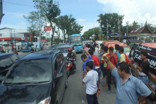 DPRD Padang Dorong Pemberantasan Premanisme Terhadap Sopir Angkot