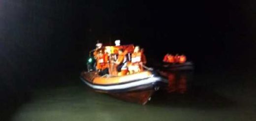 Dihantam Gelombang Tinggi, Perahu Terbalik, Dua Nelayan Mentawai Nyaris Tewas