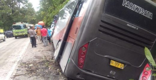 Bawa Rombongan Siswa, Bus Pariwisata Tabrak Beruntun di Sitinjau Laut, 12 Orang Luka-luka
